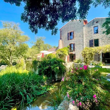 Le Moulin Du Guy, Proche Du Puy Dufou Bed & Breakfast Chanverrie Екстериор снимка