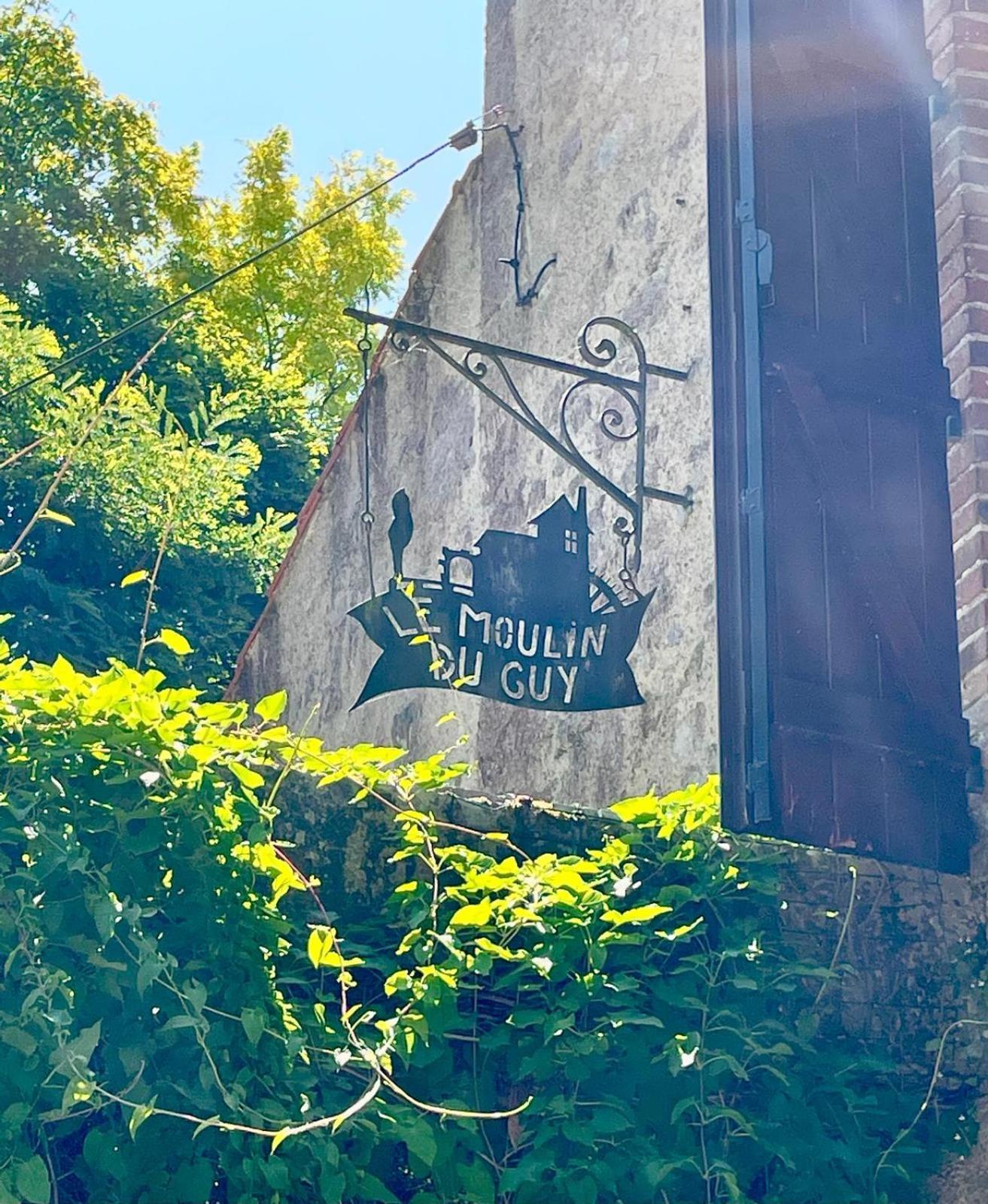 Le Moulin Du Guy, Proche Du Puy Dufou Bed & Breakfast Chanverrie Екстериор снимка