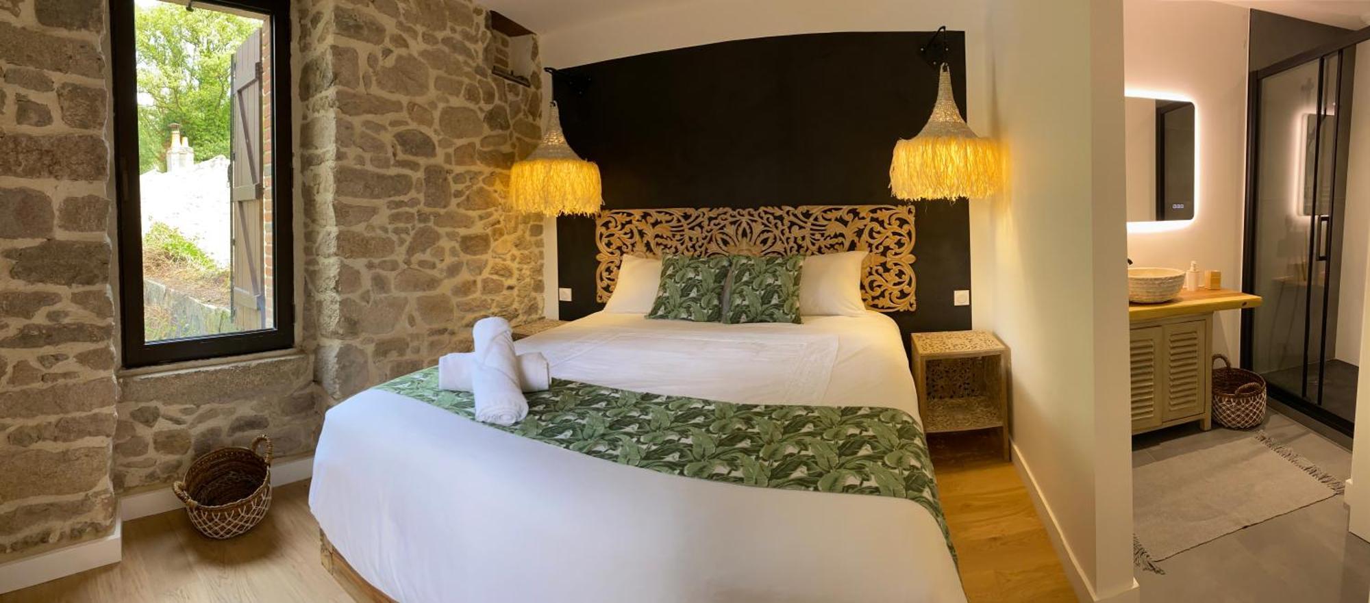Le Moulin Du Guy, Proche Du Puy Dufou Bed & Breakfast Chanverrie Екстериор снимка