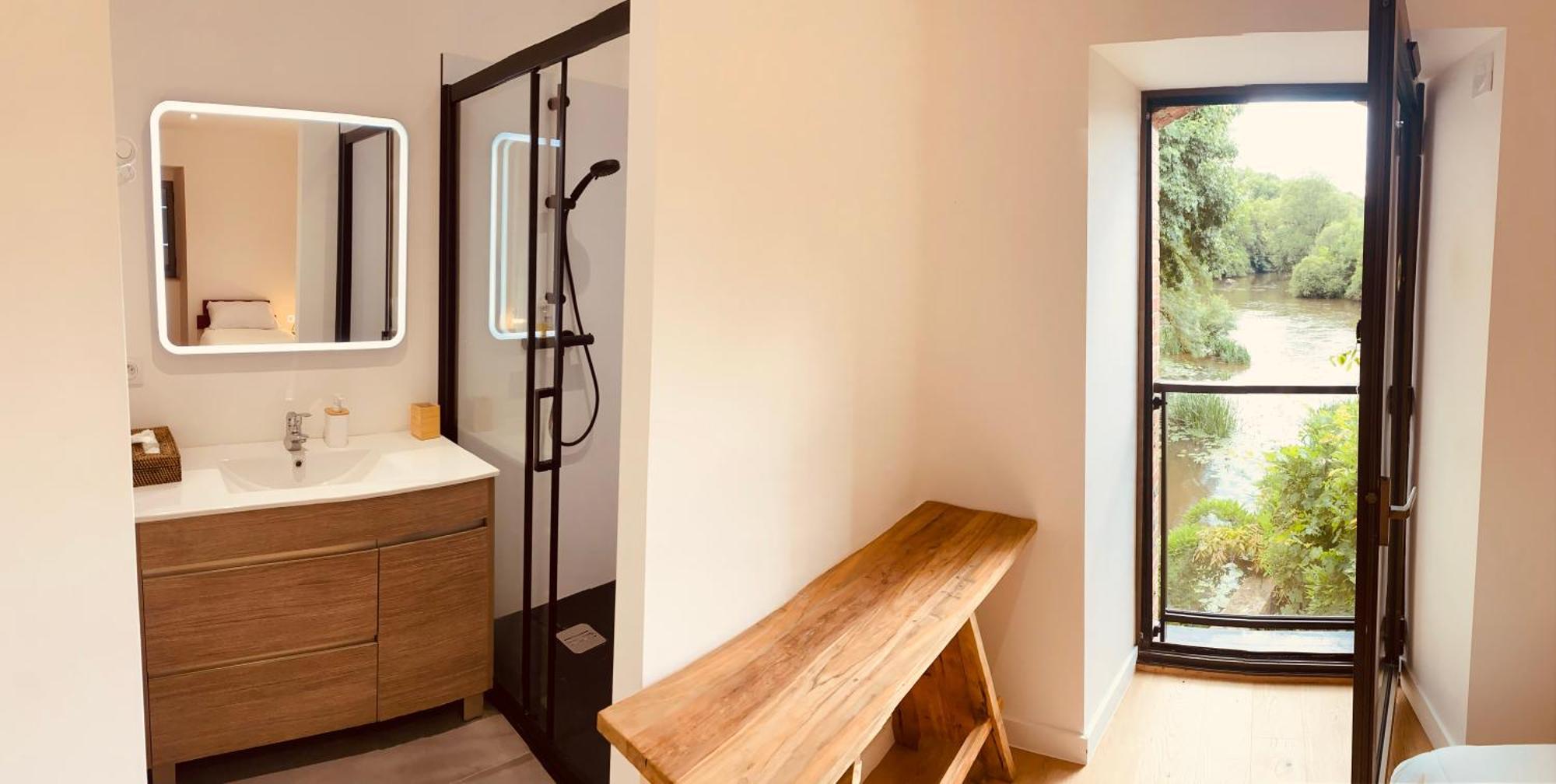 Le Moulin Du Guy, Proche Du Puy Dufou Bed & Breakfast Chanverrie Екстериор снимка