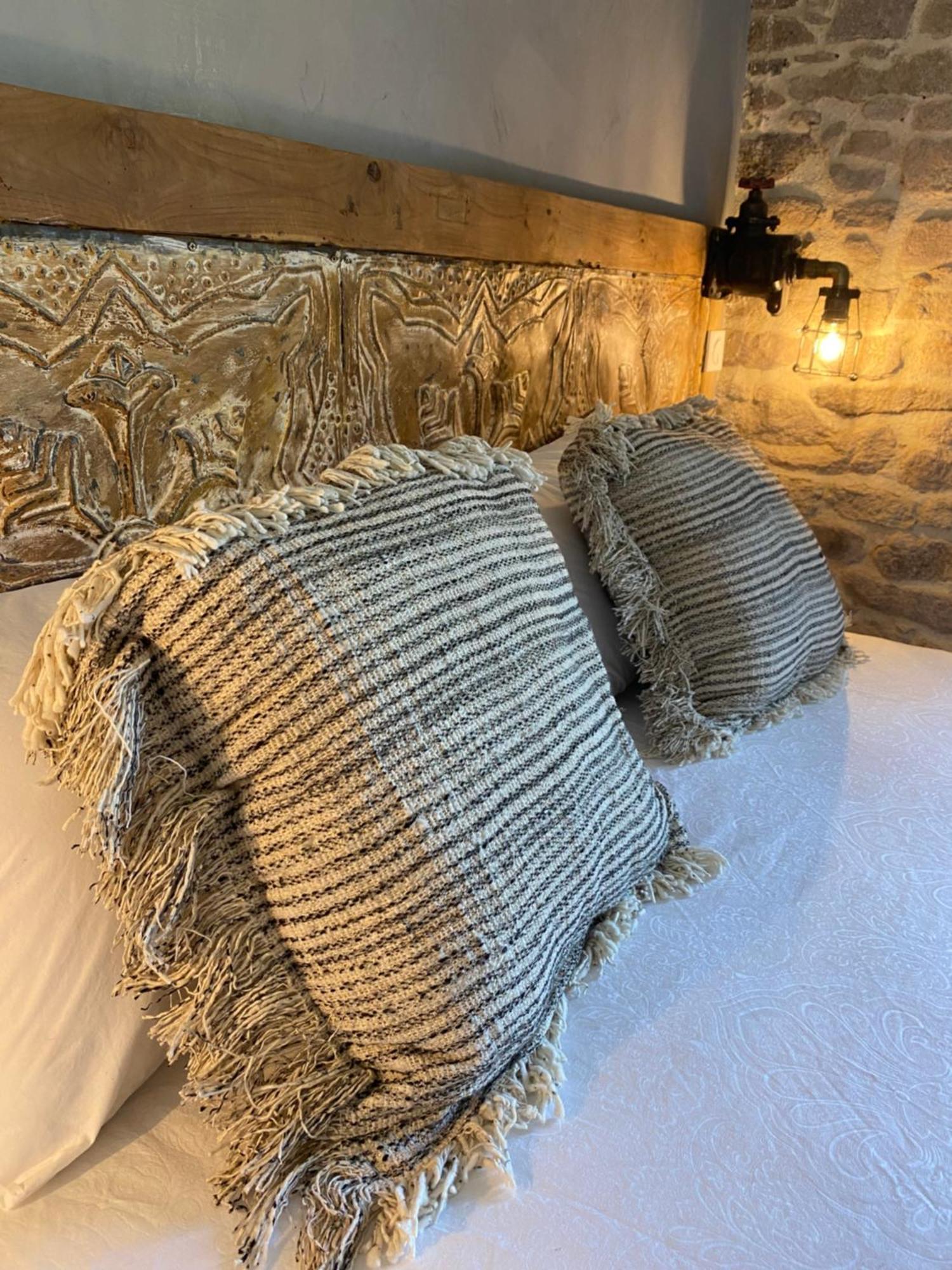 Le Moulin Du Guy, Proche Du Puy Dufou Bed & Breakfast Chanverrie Екстериор снимка