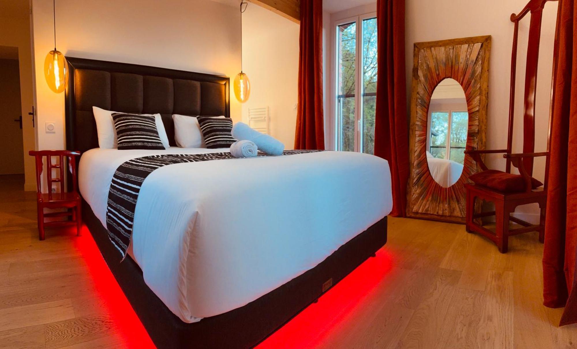 Le Moulin Du Guy, Proche Du Puy Dufou Bed & Breakfast Chanverrie Екстериор снимка