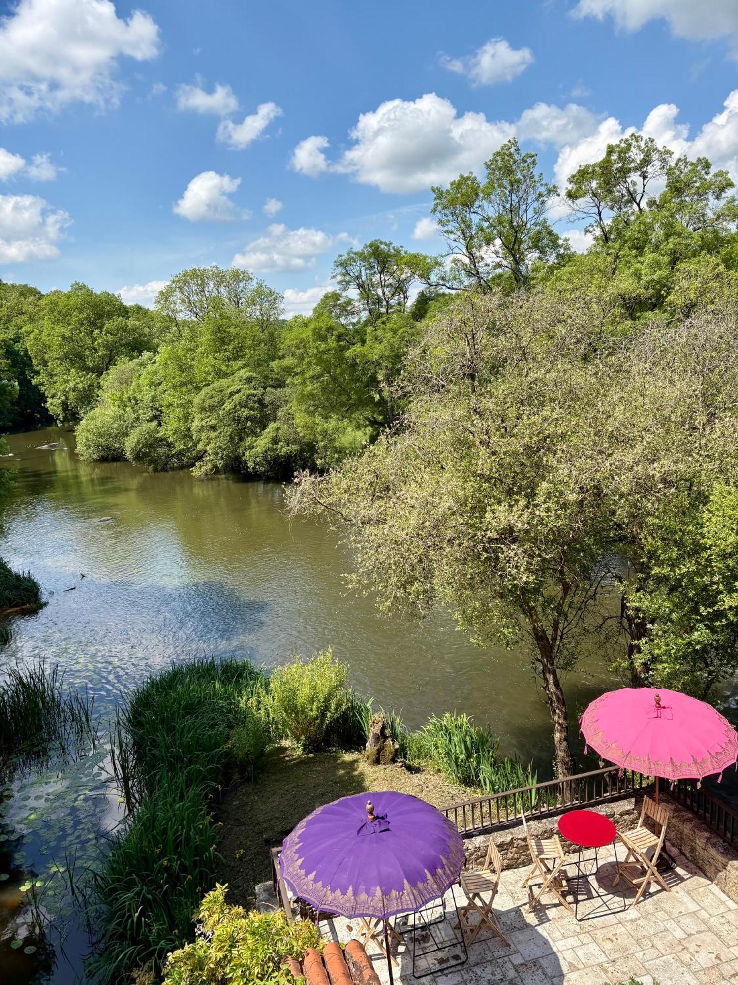Le Moulin Du Guy, Proche Du Puy Dufou Bed & Breakfast Chanverrie Екстериор снимка