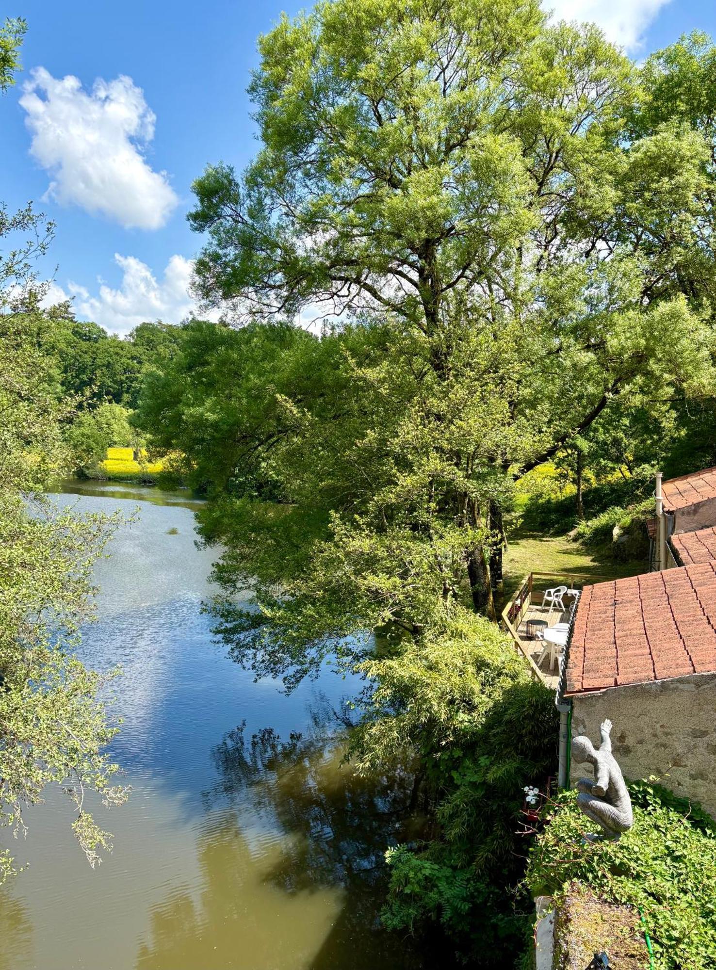 Le Moulin Du Guy, Proche Du Puy Dufou Bed & Breakfast Chanverrie Екстериор снимка