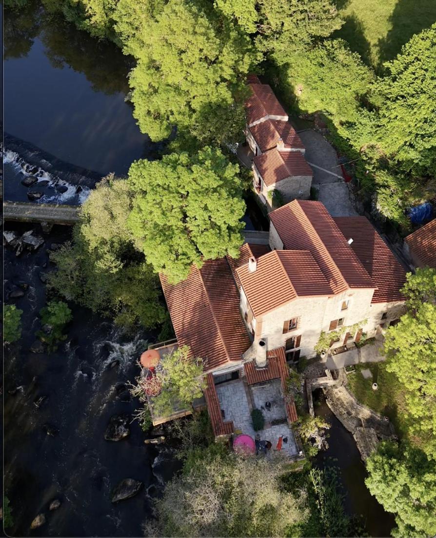 Le Moulin Du Guy, Proche Du Puy Dufou Bed & Breakfast Chanverrie Екстериор снимка