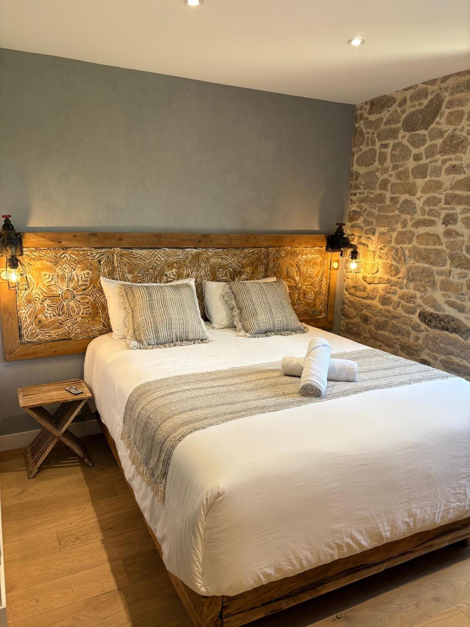 Le Moulin Du Guy, Proche Du Puy Dufou Bed & Breakfast Chanverrie Екстериор снимка